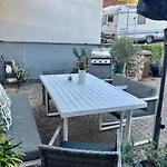 Garten Fuer Hundefreunde Umzaeunt Souterrain *