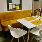 Garten Fuer Hundefreunde Umzaeunt Souterrain דירה *