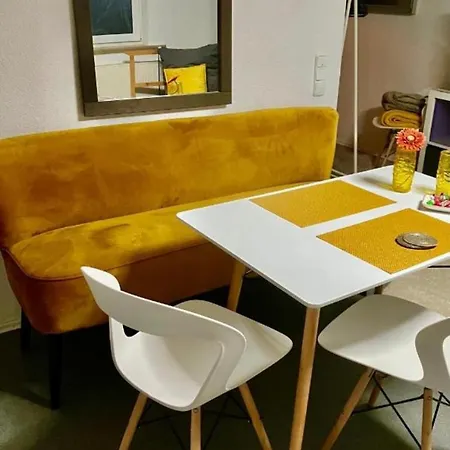 Garten Fuer Hundefreunde Mit Zaun Souterrain Treppe Apartment *