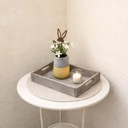 Garten Souterrain Fuer Hundefreunde Mit Zaun Und Terrasse شقة هيرشايد